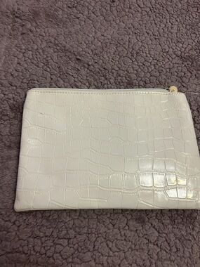 SHEIN White Croc-Embossed Zip Clutch